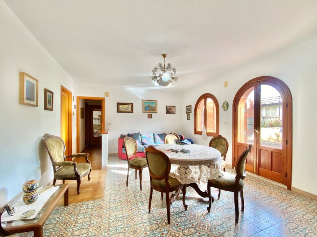 appartamento in vendita a Letojanni