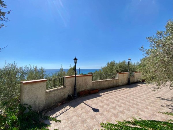 negozio in vendita a Letojanni