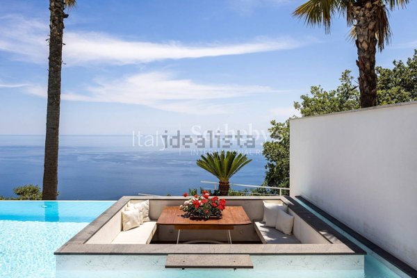 casa indipendente in vendita a Letojanni