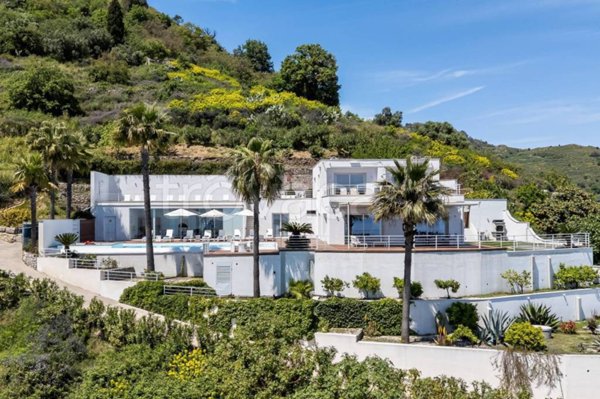 casa indipendente in vendita a Letojanni