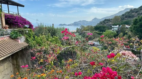 appartamento in vendita a Letojanni