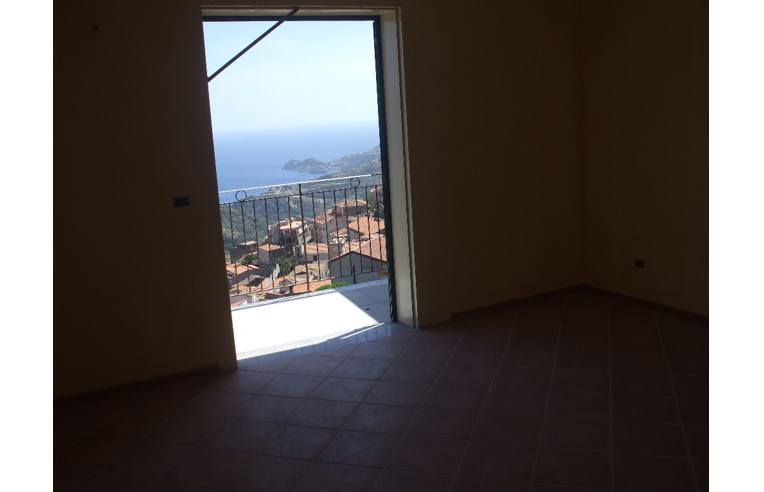 casa indipendente in vendita a Letojanni