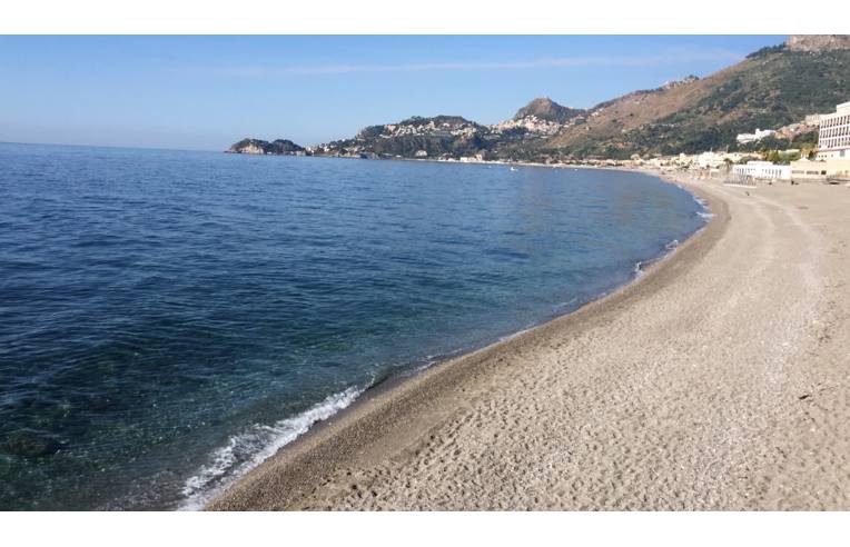 casa indipendente in vendita a Letojanni