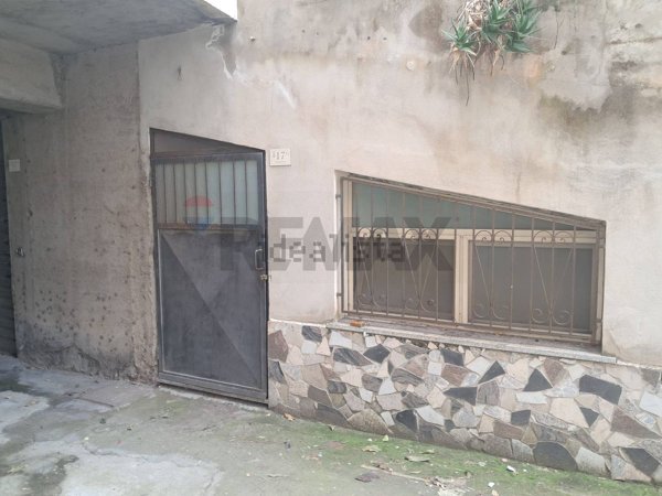 locale di sgombero in vendita a Letojanni