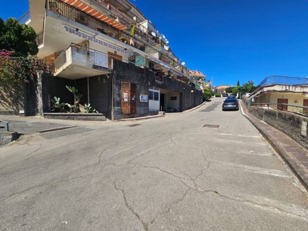 locale commerciale in vendita a Letojanni