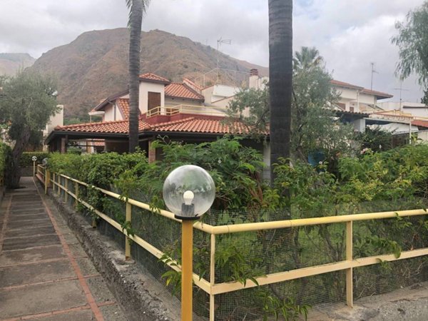 casa indipendente in vendita a Letojanni