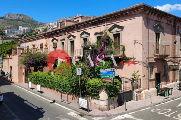 casa indipendente in vendita a Letojanni