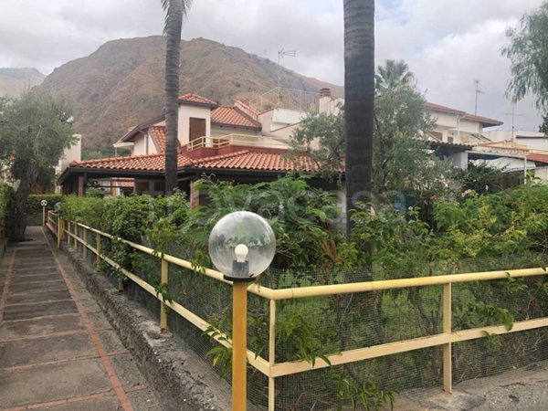 casa indipendente in vendita a Letojanni