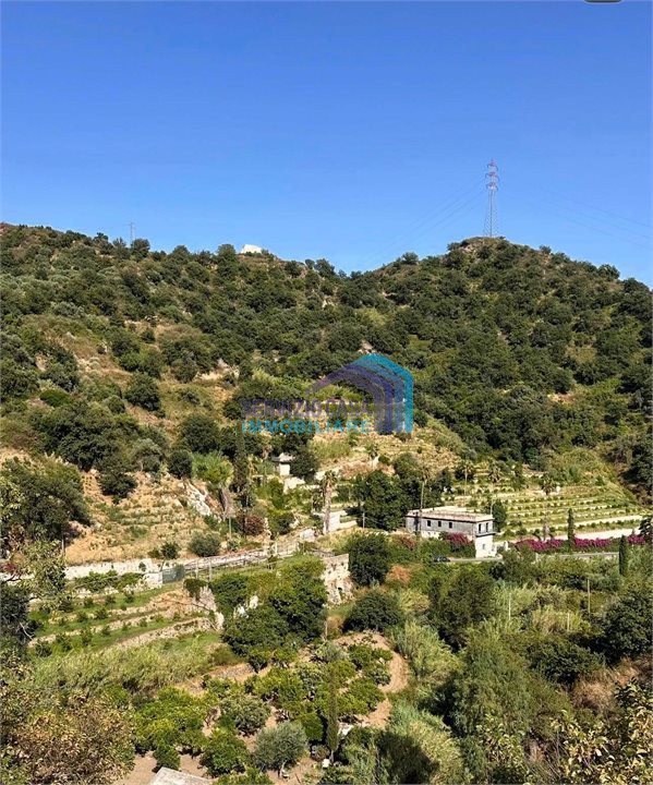 casa indipendente in vendita a Letojanni