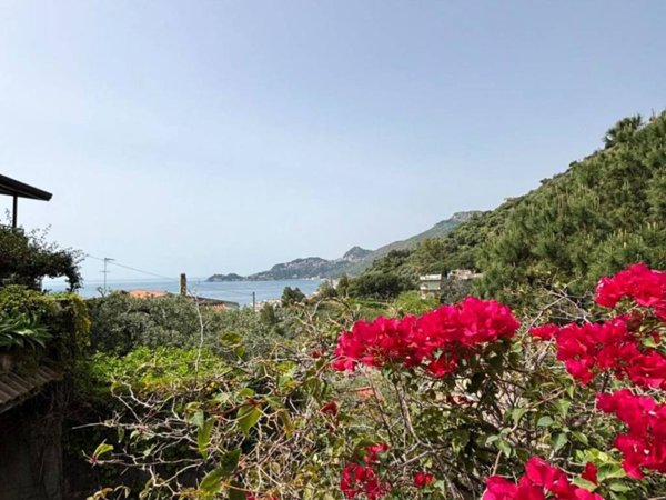 appartamento in vendita a Letojanni