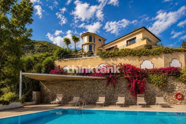 casa indipendente in vendita a Letojanni