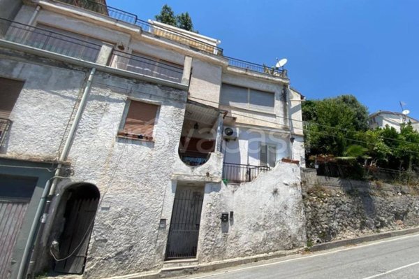 casa indipendente in vendita a Letojanni