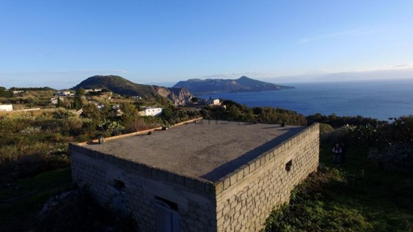 esavano in vendita a Lipari