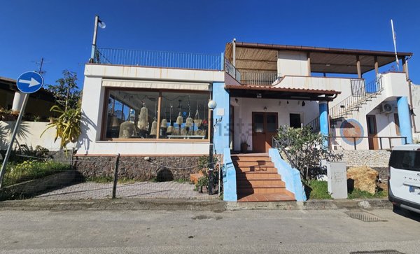 locale commerciale in vendita a Lipari