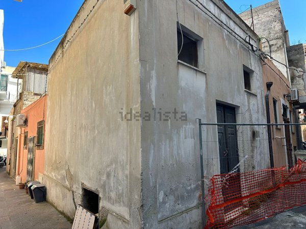 locale di sgombero in vendita a Lipari