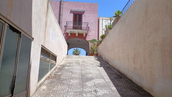 locale di sgombero in vendita a Lipari