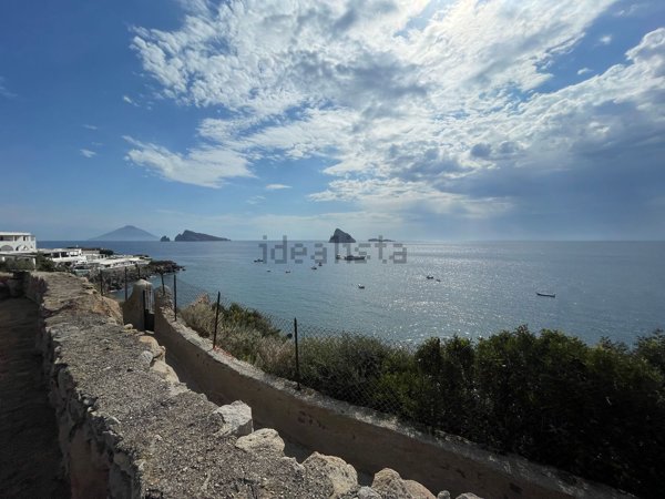 esavano in vendita a Lipari