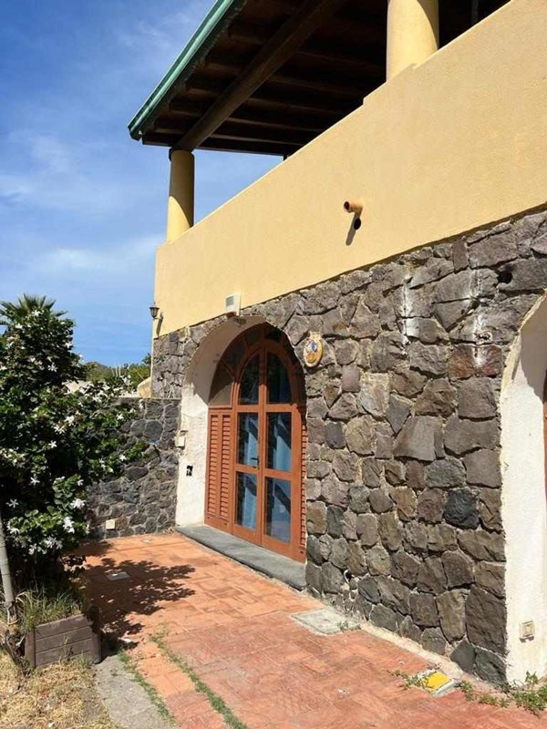 locale commerciale in vendita a Lipari