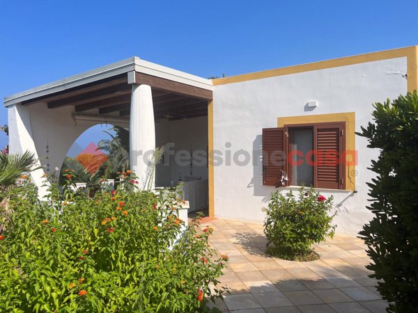 casa indipendente in vendita a Lipari
