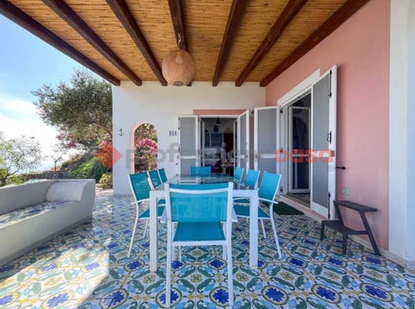 casa indipendente in vendita a Lipari