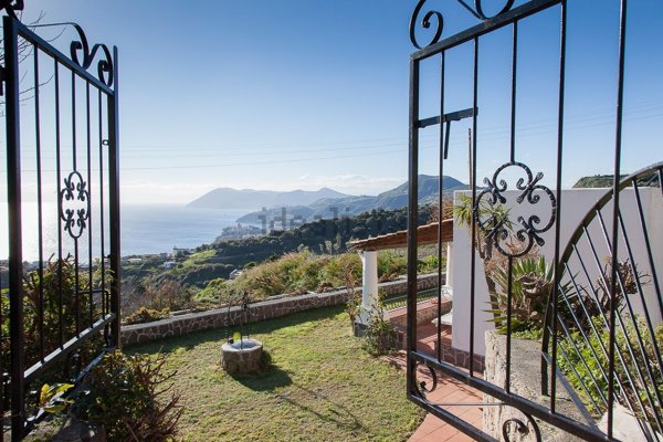 casa indipendente in vendita a Lipari