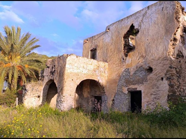 esavano in vendita a Lipari