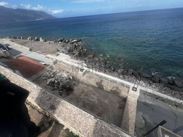 esavano in vendita a Lipari