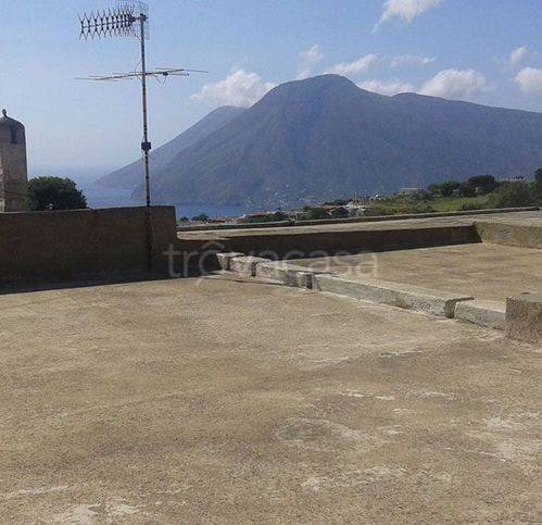casa indipendente in vendita a Lipari