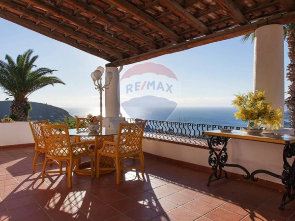 casa indipendente in vendita a Lipari