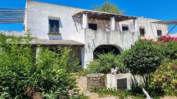 casa indipendente in vendita a Lipari