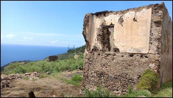 esavano in vendita a Lipari