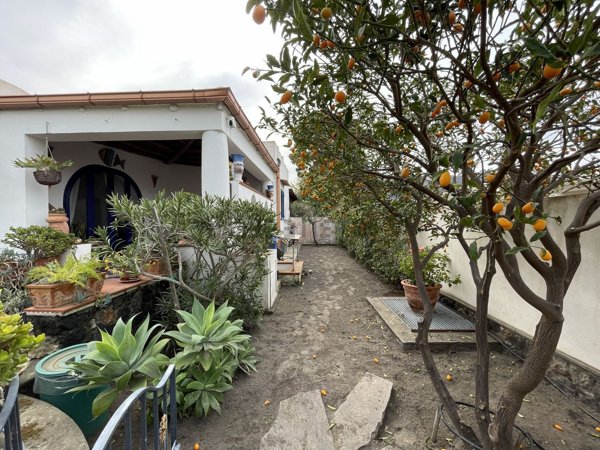 casa indipendente in vendita a Lipari