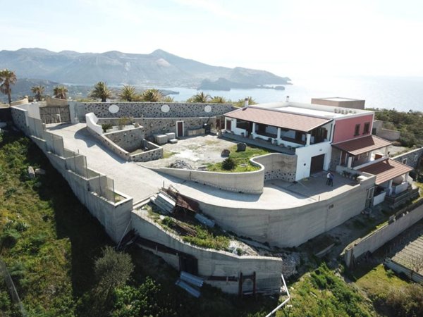 casa indipendente in vendita a Lipari