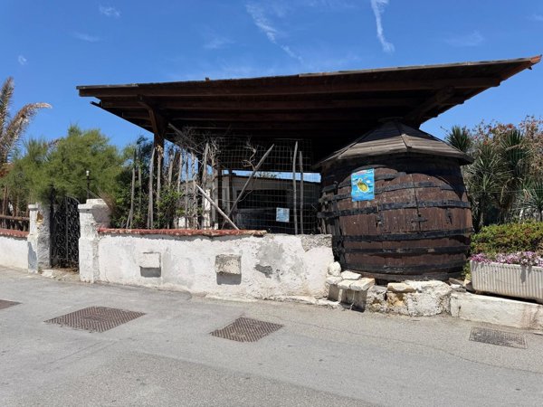 locale commerciale in vendita a Lipari
