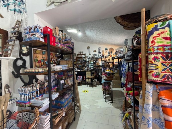 locale commerciale in vendita a Lipari