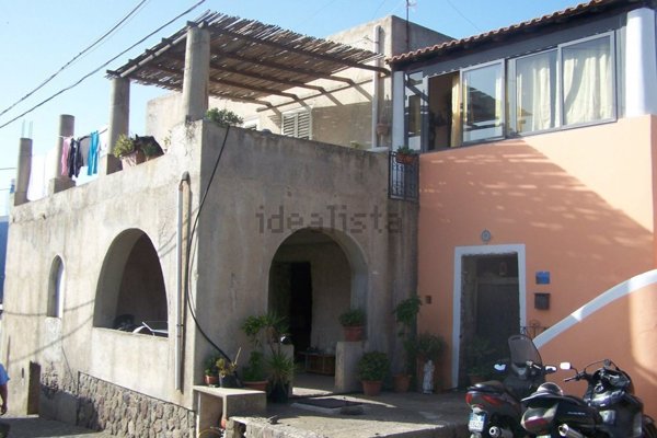 esavano in vendita a Lipari