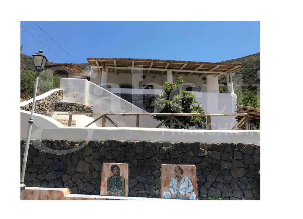 casa indipendente in vendita a Malfa in zona Pollara