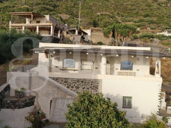 casa indipendente in vendita a Malfa in zona Pollara