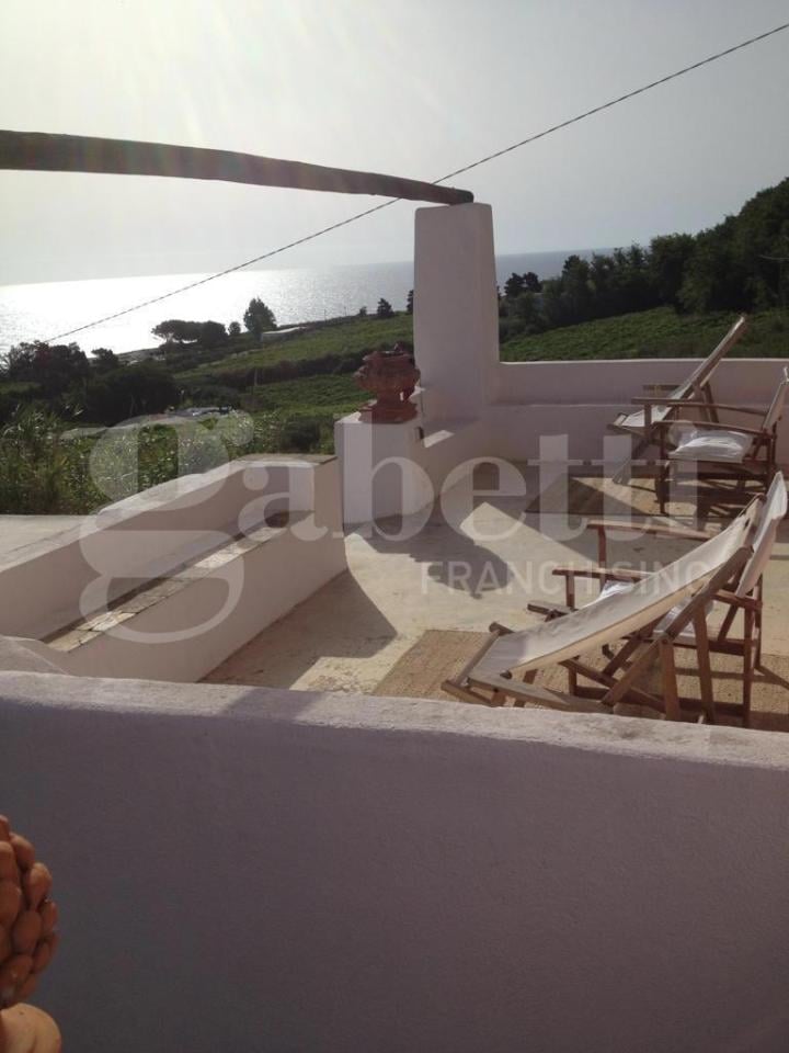 casa indipendente in vendita a Malfa in zona Capo Faro