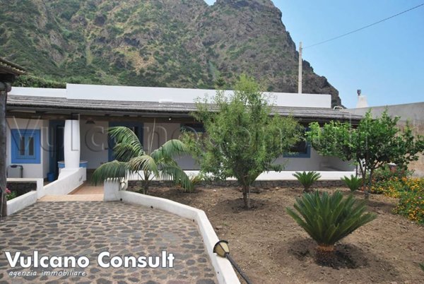 casa indipendente in vendita a Malfa in zona Pollara