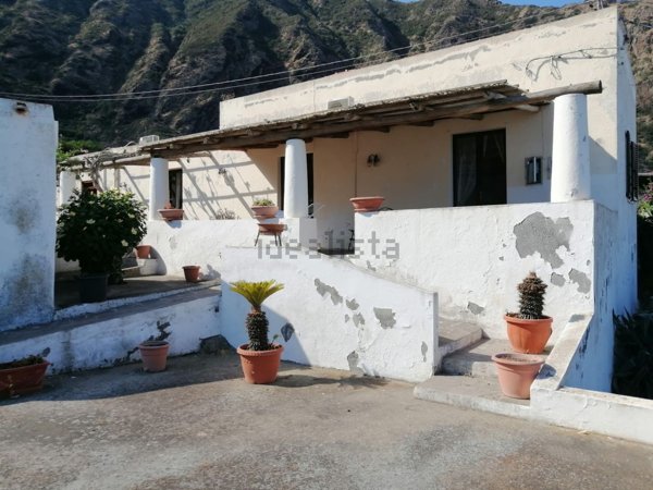 casa indipendente in vendita a Malfa in zona Pollara