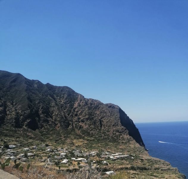 casa indipendente in vendita a Malfa in zona Pollara