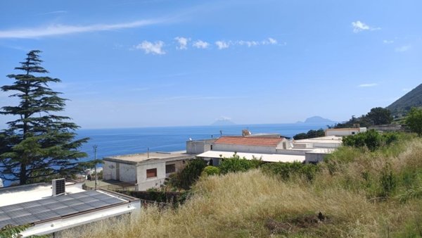 casa indipendente in vendita a Malfa in zona Pollara
