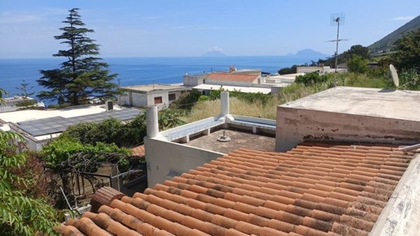 casa indipendente in vendita a Malfa in zona Pollara