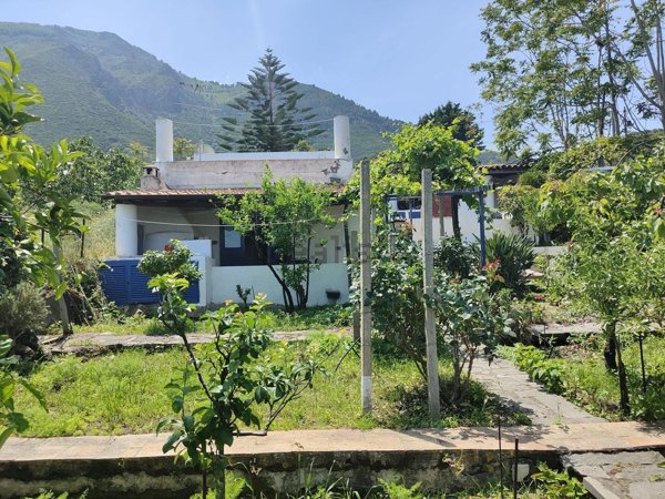 casa indipendente in vendita a Malfa