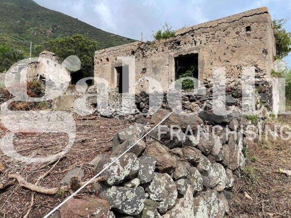 casa indipendente in vendita a Malfa