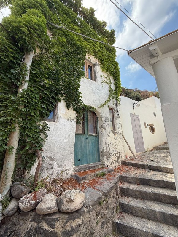 casa indipendente in vendita a Malfa