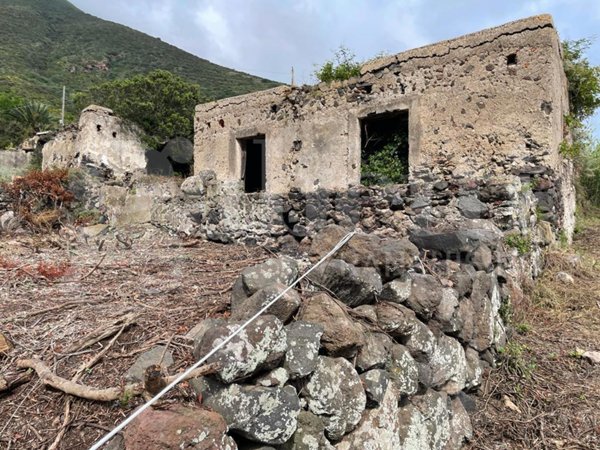 casale in vendita a Malfa