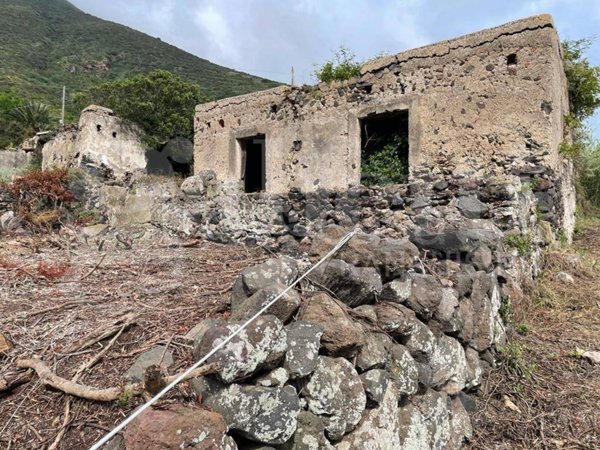 casa indipendente in vendita a Malfa