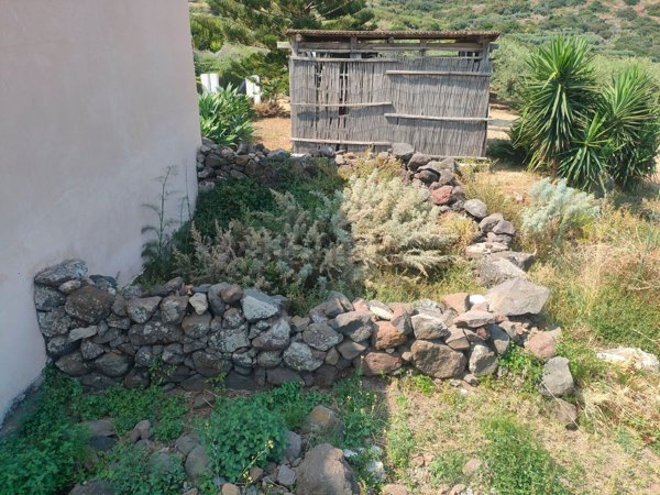 casa indipendente in vendita a Malfa in zona Pollara